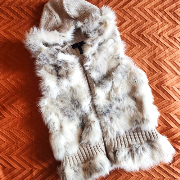 🎈2/$50 Jessica Simpson CHERISH Faux Fur Vest - Picture 1 of 13